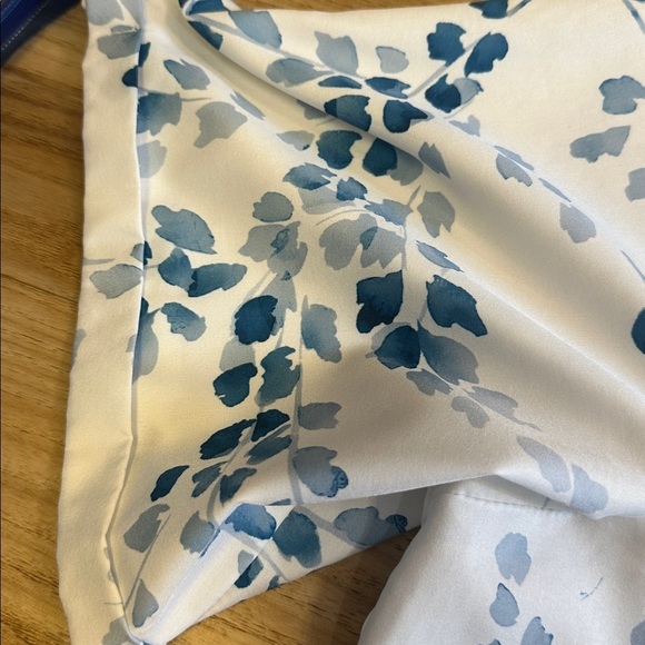 No Brand Plus Size Top Blue and White Floral Short SLeeve 5XL - Picture 3 of 4